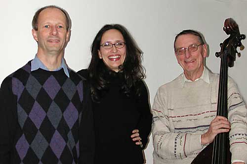 Shrink&Jazz - nach der Aufnahme-Session am 11. Dezember 2002: Sandra Geiger (voc), Jürg Lendenmann (p), Erwin Nowak (b)